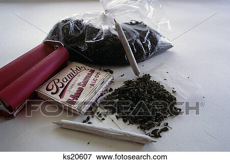 1980S "Acapulco Gold" Marijuana Bambu Papers Rolling Tool And Rolled Joints View Large Photo Image Stock Photo - 1980S "Acapulco Gold" Marijuana Bambu Papers Rolling Tool And Rolled Joints. Fotosearch