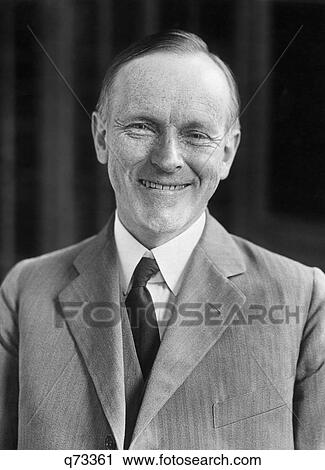 19s 1930s 微笑 肖像画 の カルヴァンクーリッジ 30th アメリカの大統領 カメラを見る ストックイメージ Q Fotosearch
