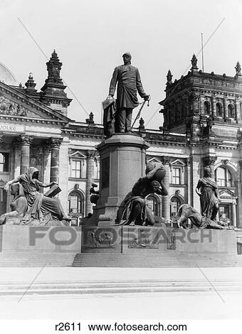 Stock Image - 1930s 1935 STATUE OF BISMARCK AT REICHSTAG BERLIN GERMANY. Fotosearch