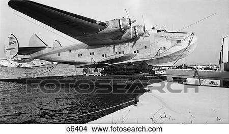 BOEING 314 /'HONOLULU CLIPPER/' SEAPLANE AT DOCK LATE 1930/'S PHOTO ON 8x10/" MATT