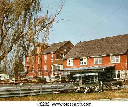 1970s Typical Large Old Pennsylvania Dutch Wagon Carriage Shop And