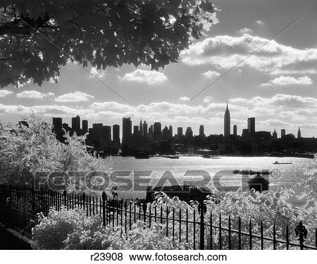 1970S View Of Midtown Manhattan Skyline Silhouette From New Jersey New York City New York Usa View Large Photo Image Stock Photo - 1970S View Of Midtown Manhattan Skyline Silhouette From New Jersey New York City New York Usa . Fotosearch