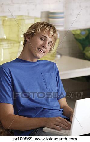 Teenager mit großer oberweite
