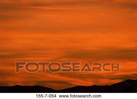 劇的 雲 日没 雲 空 日の出 背景 ピクチャー 155 7 054 Fotosearch