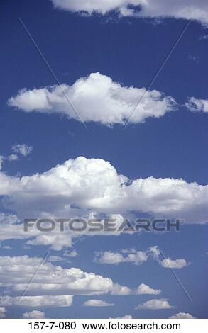 雲 背景 背景 空 雲 積乱雲 空 ストックイメージ 157 7 080 Fotosearch