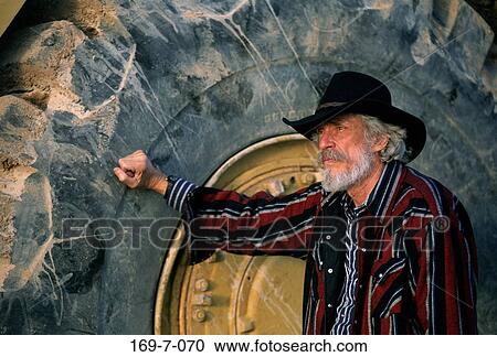 Tire, Daylight, Worker, Macinery, Machinery, Earth, Moving View Large Photo Image Stock Image - Tire, Daylight, Worker, Macinery, Machinery, Earth, Moving. Fotosearch