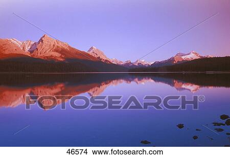 Picture - Maligne lake with mountain behind on a clear day. Fotosearch