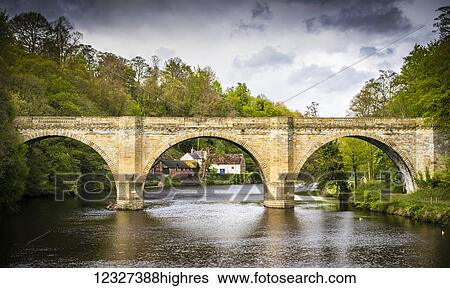 Stock Photograph - Prebends Bridge, built between 1772 and 1778, is one of three stone-arch bridges in the centre of Durham, England, that cross the River Wear; Durham, County Durham, England. Fotosearch