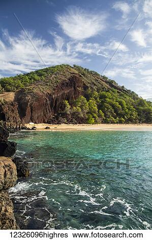 Stock Photograph - Pu'u Ola'i (cinder cone), Oneloa Beach (Big Beach), Makena State Park; Maui, Hawaii, United States of America. Fotosearch