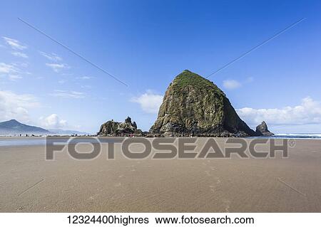 Stock Photograph - Rock formations on Bandon Beach; Bandon, Oregon, United States of America. Fotosearch