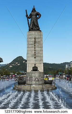 Stock Photograph - Statue of the Admiral Yi Sun-sin, Gwanghwamun Plaza; Seoul, South Korea. Fotosearch
