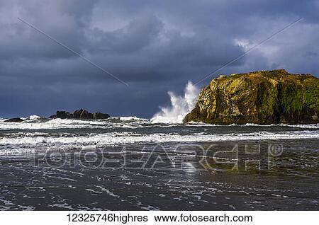 Stock Photograph - Stormy weather brings stormy surf to Bandon Beach on the South Oregon Coast; Bandon, Oregon, United States of America. Fotosearch