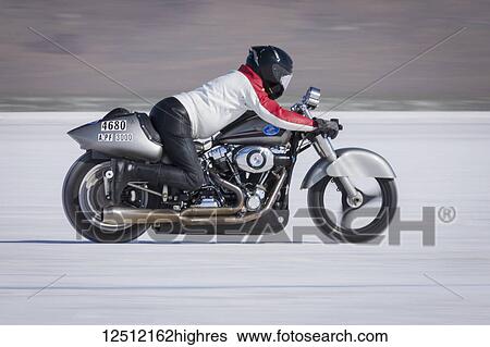Stock Photograph - 3000cc motorcycle class A-PF, a 2007 Harley Davidson 30000cc trys to break 176. 271 mph record on Bonneville Salt Flats during Bonneville Speed Week 2017; Wendover, Utah, United States of America. Fotosearch