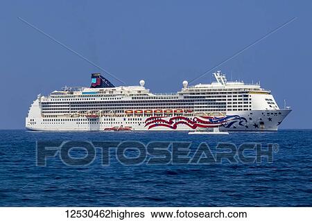 Stock Photograph - An Atlantis submarine cruises by the MS Pride of America, a Norwegian Cruise Line vessel, and lifeboats anchored off Kailua-Kona, the Big Island, Hawaii, USA during the summer; Island of Hawaii, Hawaii, United States of America. Fotosearch