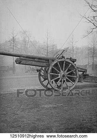 Stock Photograph - Magic lantern slide WW1, 1914-1918, World war one images. Captured German Artuillary. Canon guns on display in London. Display of captured German weapons and artillary at Horse Guards Parade, London 3rd November 1915.. Fotosearch