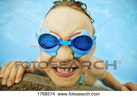 Picture - A toothy grin. Fotosearch