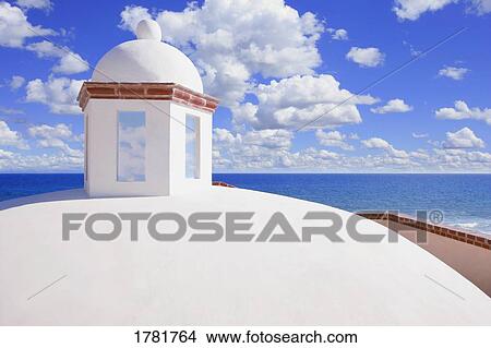 Picture - A dome on the top of a building. Fotosearch