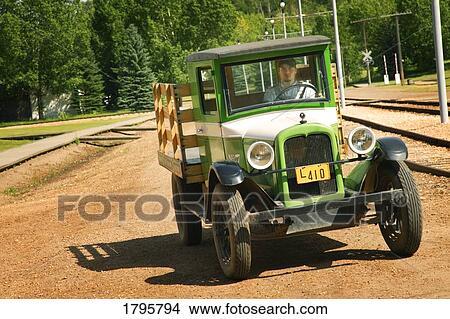 Picture - Vintage truck. Fotosearch