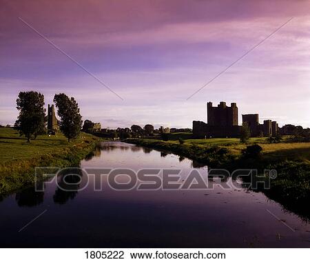 Stock Image - Co Meath, Trim Castle And River Boyne, Ireland. Fotosearch