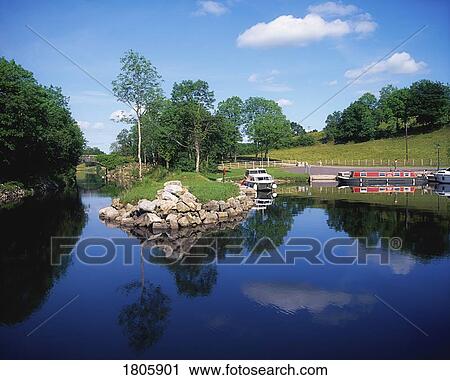 Stock Image - Cruising, Lough Garadice, Co Leitrim, Shannon Erne Waterway, Ireland. Fotosearch