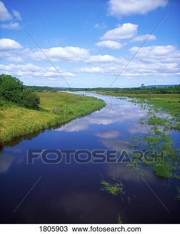 Stock Image - Cruising Shannon Erne Waterway, near Keshcarrigan, Ballinamore-Ballyconnell Canal, Ireland. Fotosearch