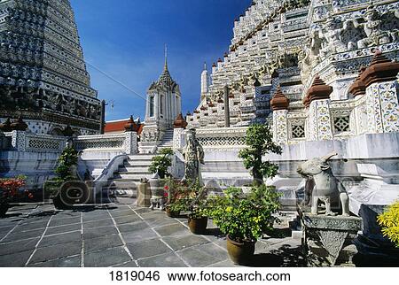 Stock Photograph - Wat Arun in Bangkok, Thailand. Fotosearch