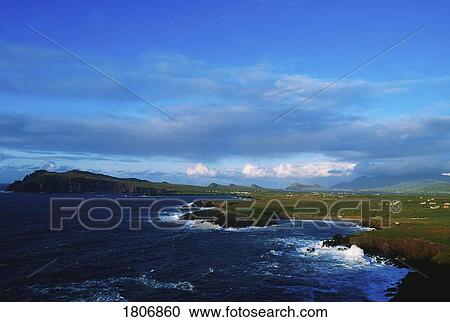 Stock Image - Co Kerry, Clogher Beach in the Dingle Peninsula, Ireland. Fotosearch