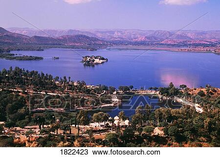 Stock Image - Lake Pichola, Udaipur, Rajasthan, India. Fotosearch