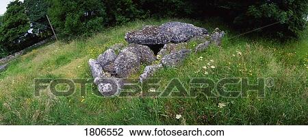 Stock Image - Passage Tomb in Co Limerick, Ireland. Fotosearch