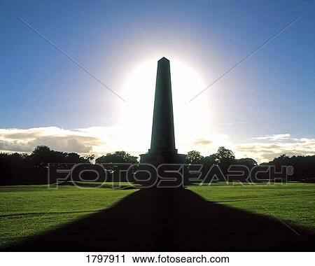 Stock Image - Wellington Testimonial, Phoenix Park, Dublin, Ireland. Fotosearch