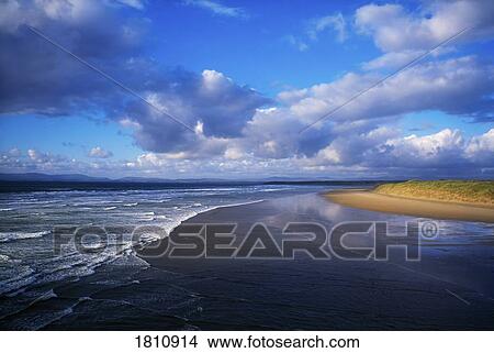 Picture - Bundoran Beach, Co Donegal, Ireland. Fotosearch