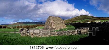 Stock Photograph - Gallarus Oratory, Dingle Peninsula, Co Kerry, Ireland. Fotosearch