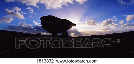Stock Image - Kilclooney Dolmen, Ardara, Co Donegal, Ireland. Fotosearch