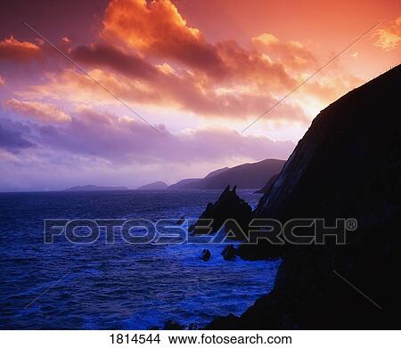 Picture - Slea Head, Dingle Peninsula, Co Kerry, Ireland. Fotosearch