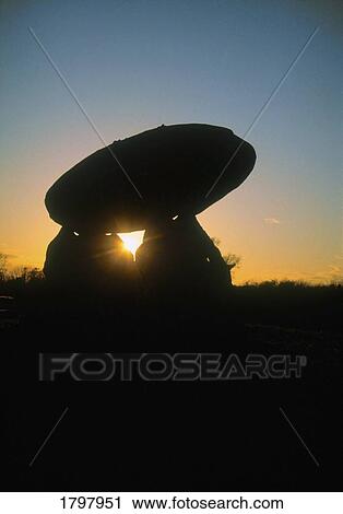 Proleek Dolmen, Ballymascanlan, Co Louth, Ireland View Large Photo Image Stock Image - Proleek Dolmen, Ballymascanlan, Co Louth, Ireland. Fotosearch