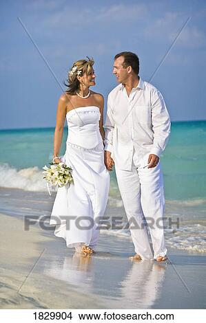 Picture - Bride and groom on beach. Fotosearch
