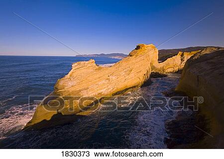 Stock Image - Cape Kiwanda, Oregon, USA. Fotosearch
