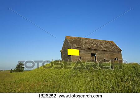 Stock Image - Old farm shed, North Dakota, USA. Fotosearch