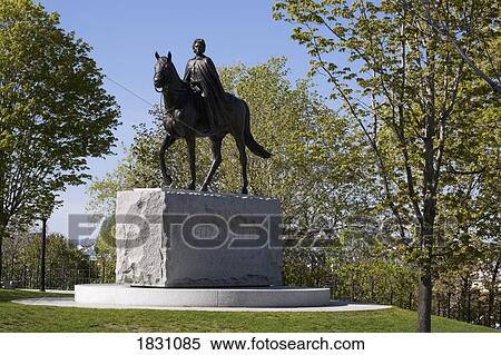 Stock Photography - Queen Elizabeth II Statue, Parliament grounds, Ottawa, Ontario. Fotosearch