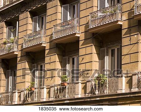 アパート イタリア ストックフォト 写真素材 Fotosearch