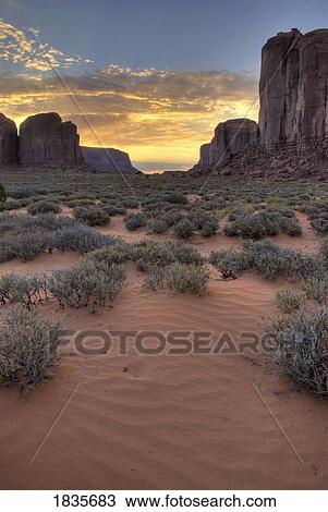 Stock Image - Monument Valley, Kayenta, Arizona, USA. Fotosearch