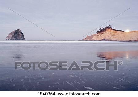 Picture - Moon setting, Cape Kiwanda, Pacific City, Oregon, USA . Fotosearch