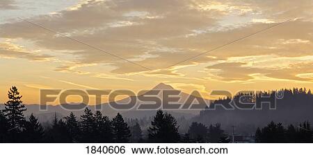 Stock Photograph - Portland, Oregon, USA; Sunrise over Mount Hood . Fotosearch