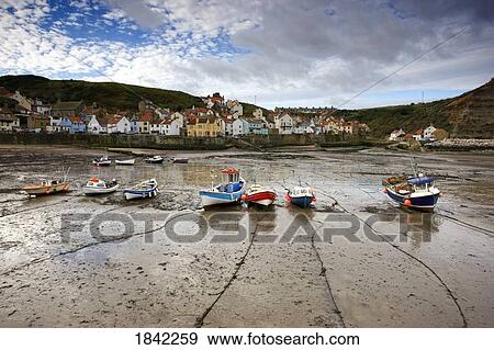Staithes, North Yorkshire, England View Large Photo Image Stock Photo - Staithes, North Yorkshire, England. Fotosearch