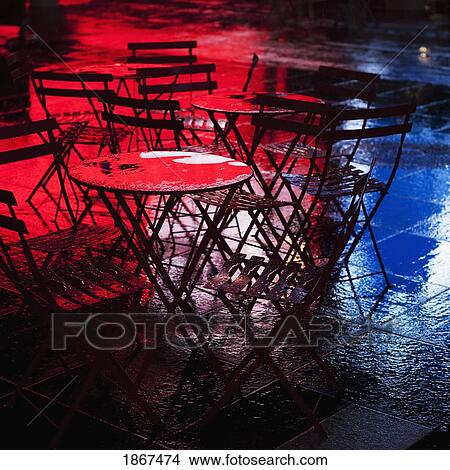 Picture - Table and chairs, Manhattan, New York City, USA. Fotosearch