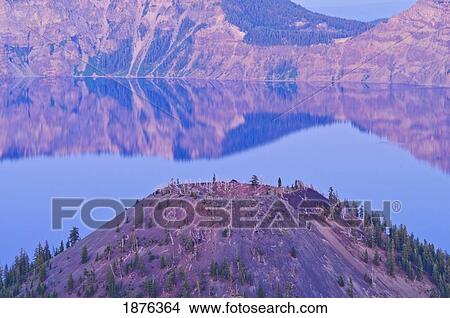 Picture - Oregon, United States Of America; Wizard Island Crater And Crater Lake. Fotosearch