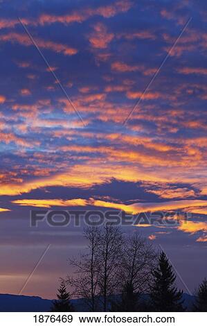 Stock Photo - Portland, Oregon, United States Of America; Sunrise Over The Oregon Cascades. Fotosearch