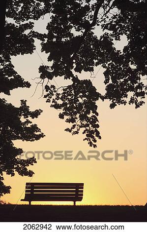 Park And Bench - Niagara-On-The-Lake - Ontario, Canada View Large Photo Image Stock Image - Park And Bench - Niagara-On-The-Lake - Ontario, Canada. Fotosearch