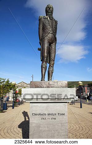 Picture - Theobald wolfe tone statue; Bantry county cork ireland. Fotosearch