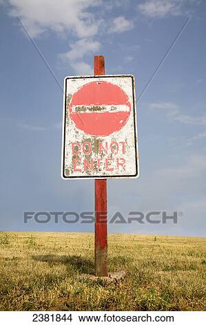 Picture - A worn and weathered do not enter sign; Oakville, Ontario, Canada. Fotosearch
